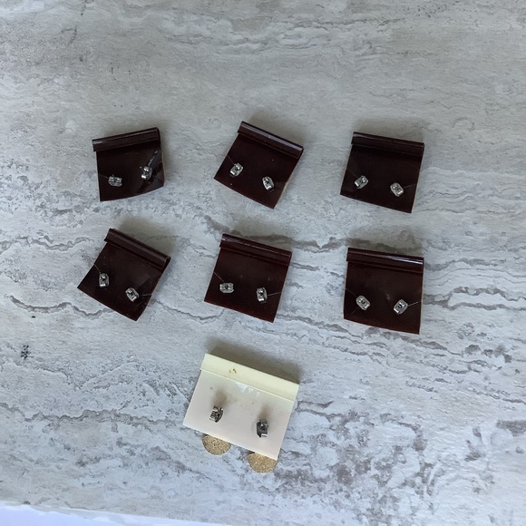 Vintage mini triquetra Cloisonné Earrings Studs - Picture 6 of 6